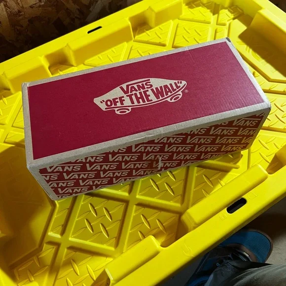 Vans Black and White Classic Slip-On Box - Picture 4 of 6